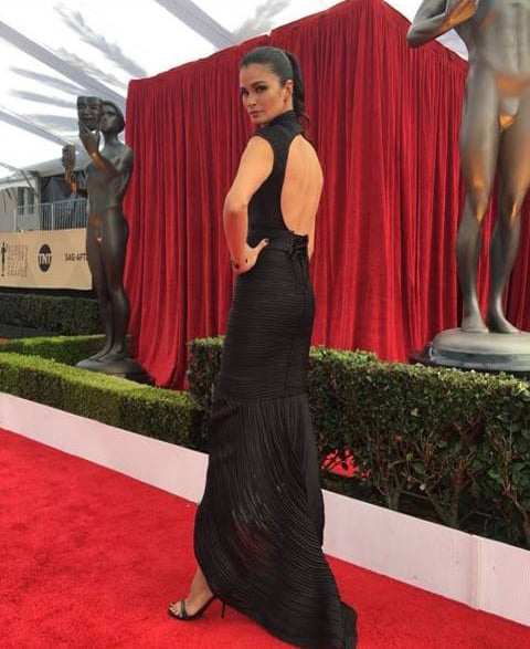 Vestido feito por costureiras itabiranas é destaque em Hollywood