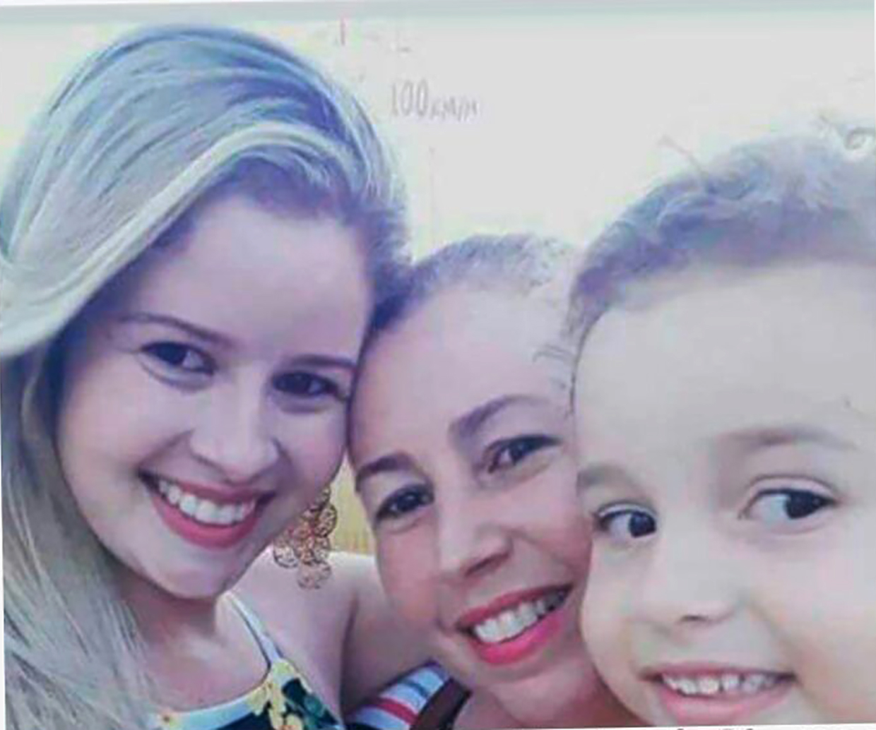 Duas mulheres e uma criança morrem em acidente de carro
