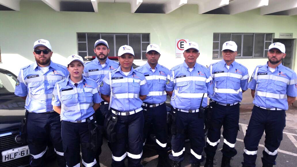 Agentes da Transita nas ruas com novos uniformes