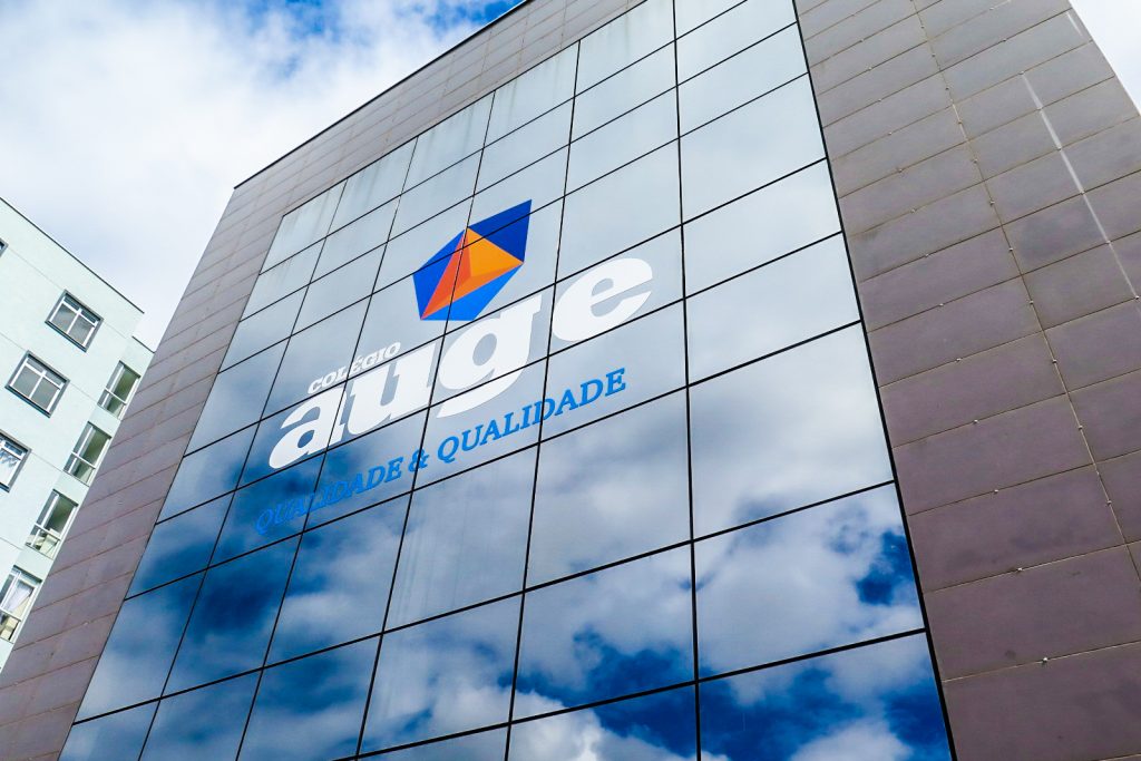 Colégio Auge: novo endereço, nova identidade e metodologia de ensino