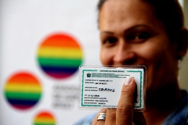 MEC autoriza uso de nome social na educação básica para travestis e transexuais