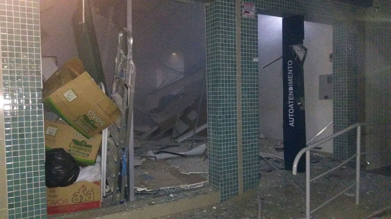 Polícia faz caçada atrás de bandidos que explodiram agências em Dom Cavati