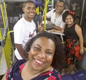 Família passa virada do ano novo em ônibus