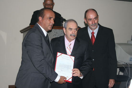 Itabirano diretor da Vale se emociona durante homenagem à empresa