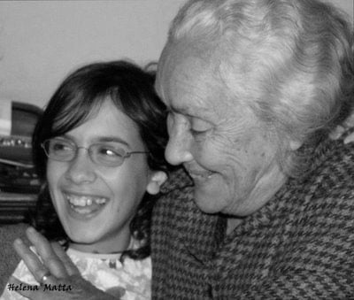 Mande uma homenagem para sua vovó. Ela pode sair na revista DeFato