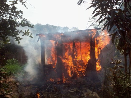 Barraco incendiado no aglomerado Drummond