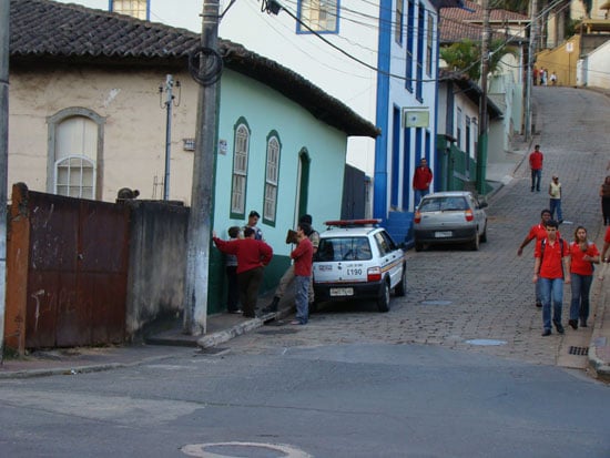 Idosa cai em golpe e perde R$ 2.800