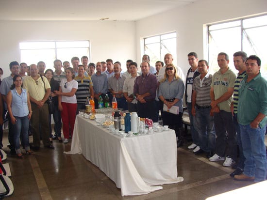Políticos e empresários do Norte de Minas vêm a Itabira conhecer exploração mineral