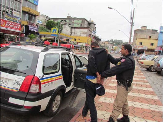 PM prende homem acusado de furtar tabacaria na Cobal