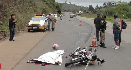 Jovem morre em acidente entre caminhão e moto próximo ao Itabiruçu