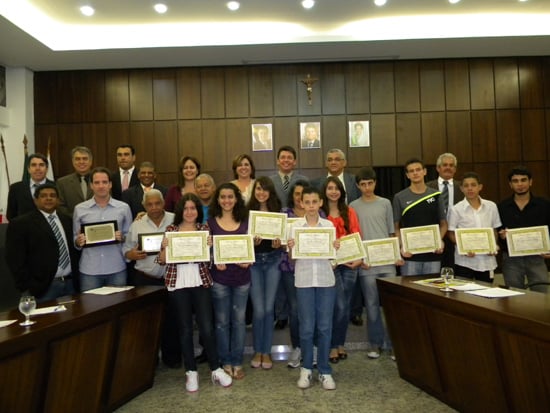 Medalhistas da Obmep, paraquedista e agremiação são homenageados pela Câmara de Monlevade
