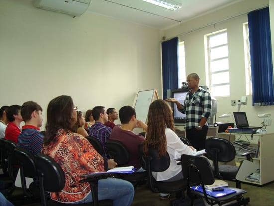 Jovens participam de curso de capacitação sobre políticas públicas em Itabira