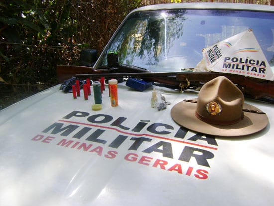Policiais de Meio Ambiente encontram armas e munições dentro de carroça