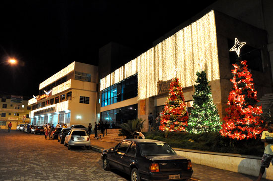 São Gonçalo iluminada para o Natal
