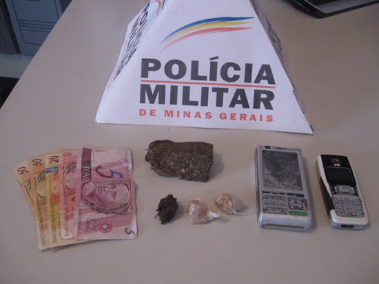PM prende acusados de tráfico que levavam drogas de Itabira para Ferros