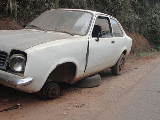 Chevette 1979 está abandonado há uma semana na Estrada 105