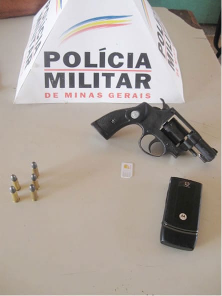 PM de Ferros prende acusado de matar monlevadense com tiro na nuca