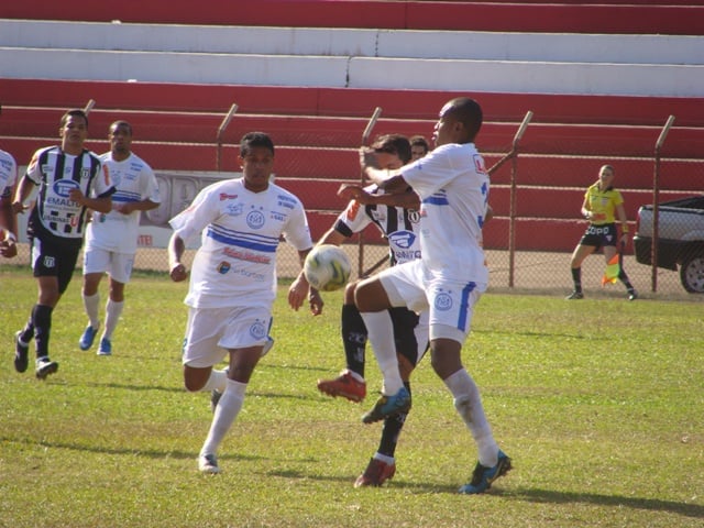 Social vence Siderúrgica e assume liderança do grupo