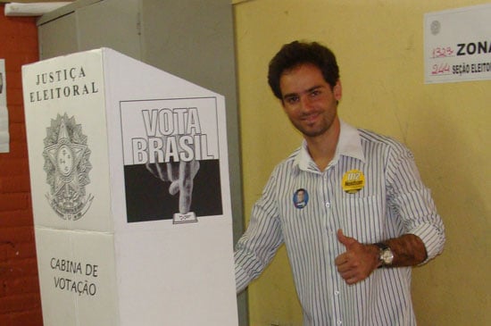 Neidson vota no bairro Bela Vista confiante na consciência dos eleitores