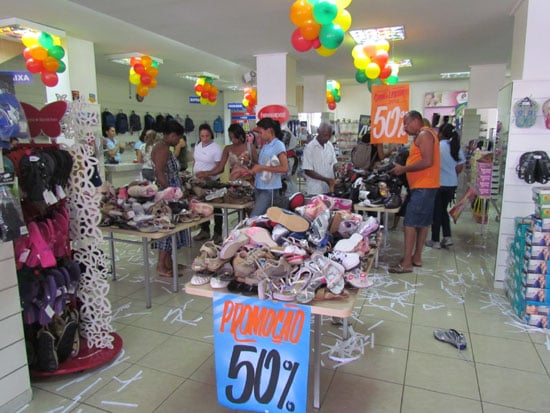 Tradicional liquidação de início de ano movimenta o comércio de Itabira