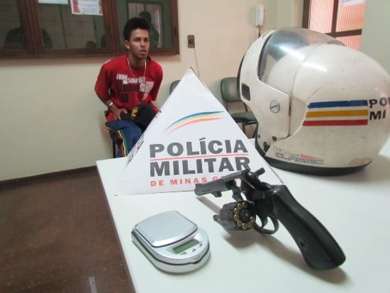 Rapaz é preso com revólver raro