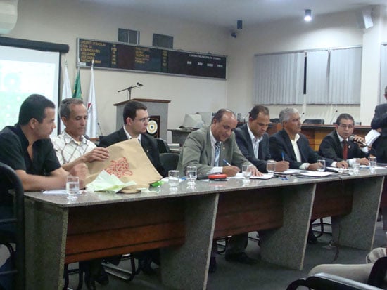 Discussão sobre o repasse do preço da sacola ecológica ao consumidor toma conta de audiência em Itabira