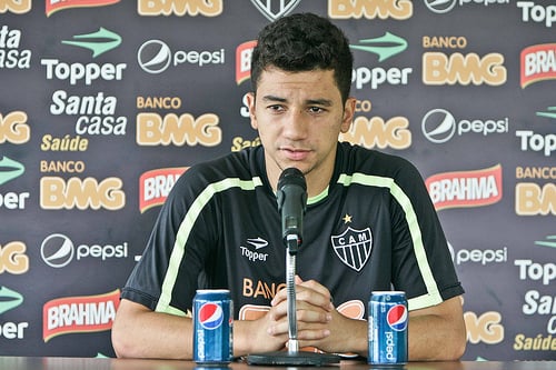 Renan Oliveira revela conversa no vestiário para pedir a permanência de Cuca no comando