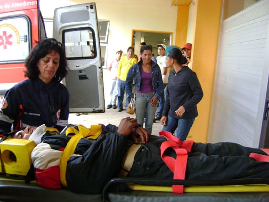 Embriagado, servente atropela dois no Pedreira do Instituto
