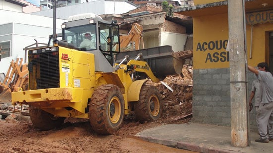Justiça autoriza desapropriação e demolição de casas na rua Dona Modestina