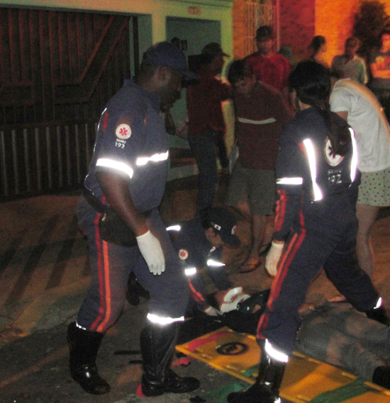 Homem com sintomas de embriaguez atropela mulher na avenida Brasil e é detido