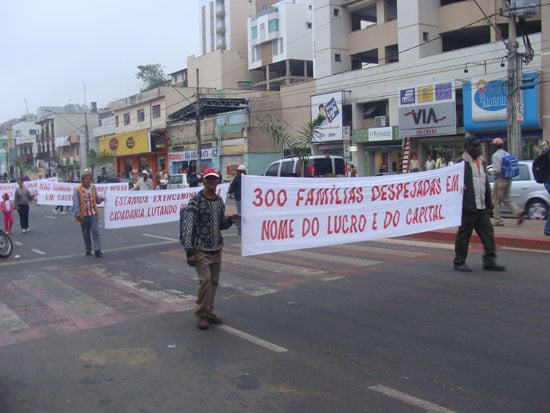 Protesto no centro de Itabira na hora do rush