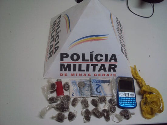 Adolescente de 15 anos é apreendido com 17 buchas de maconha