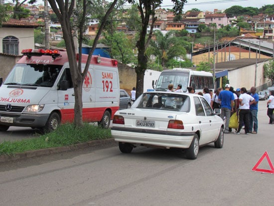 Aposentada é atropelada quando descia de ônibus para participar do Vida Ativa