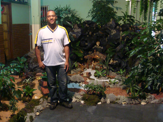 Ganhador do concurso Arte Natal usa materiais simples para fazer o presépio vencedor