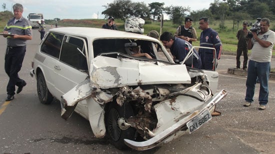 Acidente no trevo do João XXIII deixa motorista de Brasília ferido