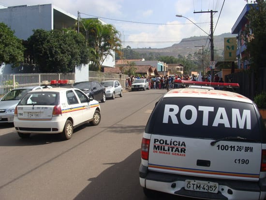 Protesto em frente ao Fórum