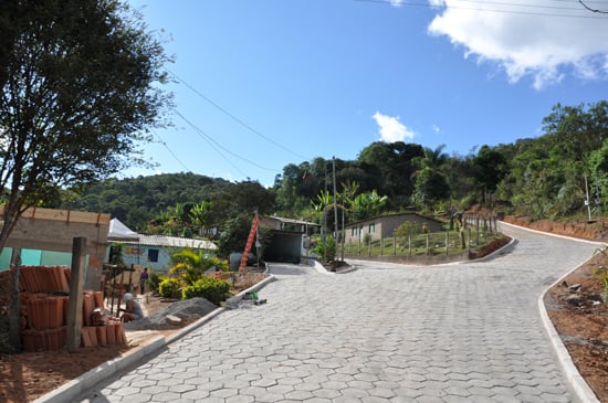 Prefeitura de São Gonçalo entrega calçamento em Café Nacional