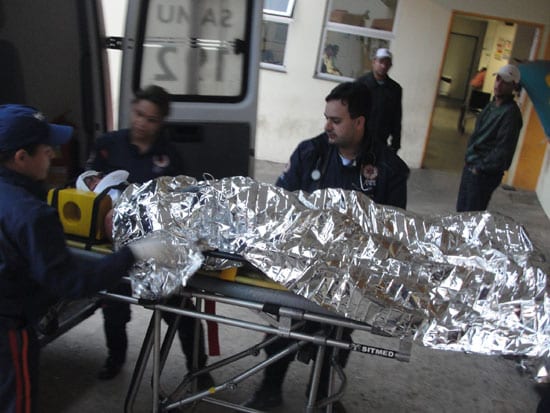 Rapaz encontrado com traumatismo craniano, fraturas e escoriações