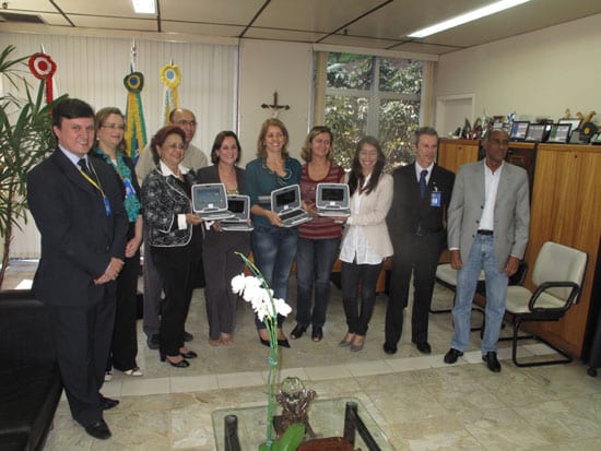 Itabira é a primeira do Brasil a comprar laptops para alunos das escolas municipais