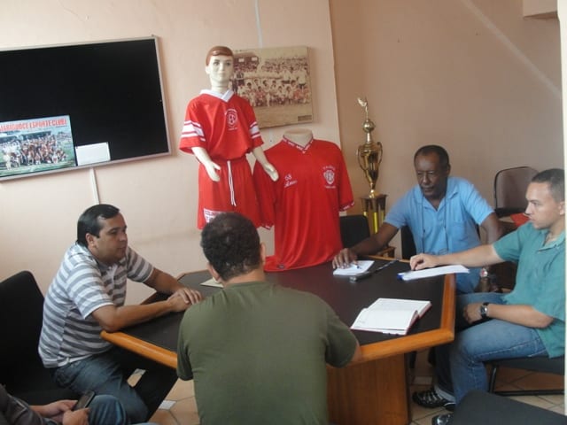 Valério apresenta projetos para 2011 e novos uniformes