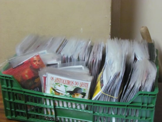 Polícia Militar apreende 2,7 mil CDs e DVDs piratas