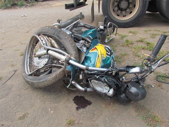 Motociclista bate contra Van e fica gravemente ferido na entrada de Barão de Cocais
