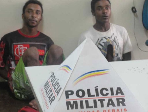 Ladrões assaltam padaria e são presos contando dinheiro debaixo da cama