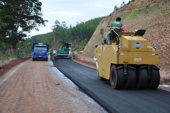 Prefeitura de São Gonçalo inicia asfaltamento da estrada do Bamba
