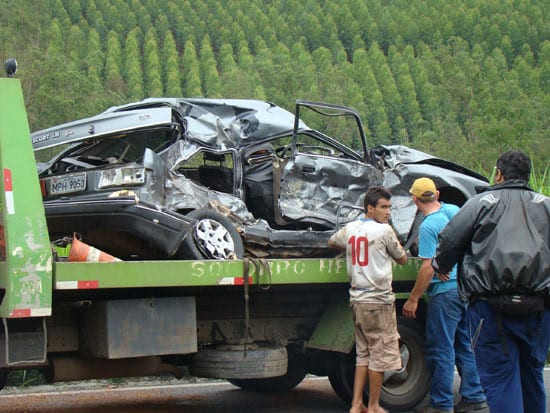 Batida mata três pessoas na BR-381, em São Gonçalo do Rio Abaixo