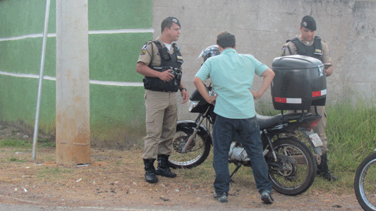 Vendedor é assaltado por dois homens de moto no bairro João XXIII