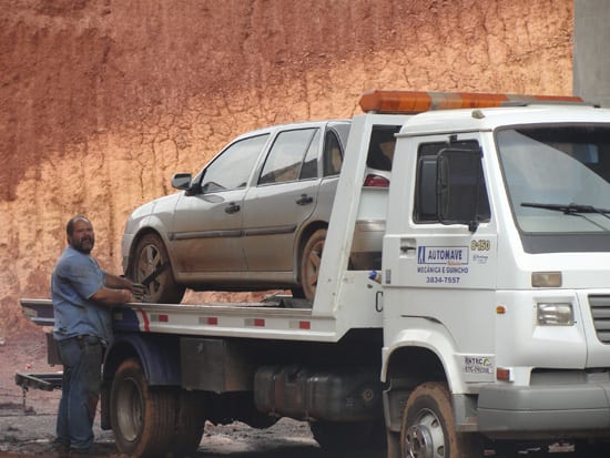 Ladrões invadem casa de comerciante, levam dois cofres com RS 182,5 mil e um carro