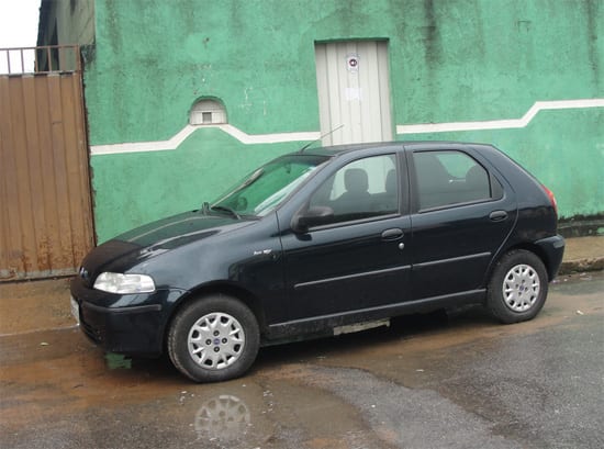 Carro furtado próximo à Aposvale é encontrado a cerca de 600 metros do local