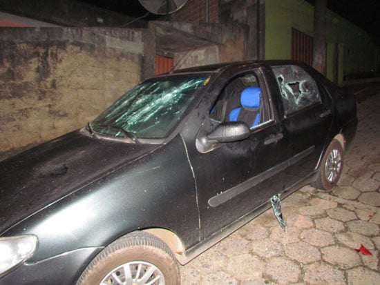 Marido usa martelo e facão para destruir Siena da esposa