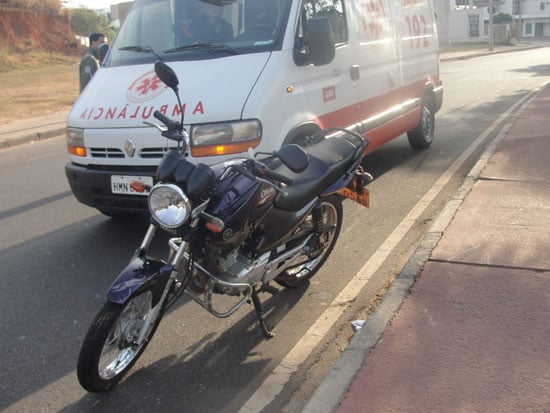 Moto de Auto Escola atropela idoso na Mauro Ribeiro